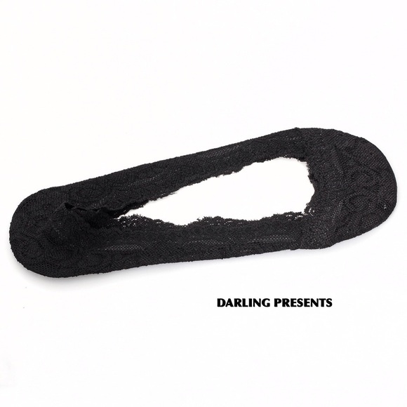 Darling Accessories - BLACK STAY IN PLACE LACE SOCKS